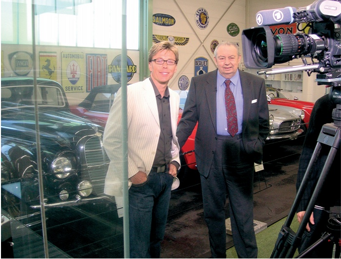 Der Museumsbesitzer Paul Heyd mit Hansi Vogt vom SWR während einer Fernsehaufzeichnung (2008)